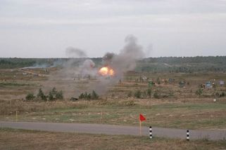 Podívejte se, jaké máme svaly. Rusko s Běloruskem pustily do světa živý přenos z cvičení - Novinky